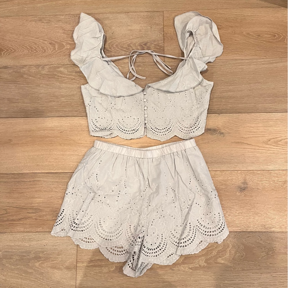 Set light grey top and shorts